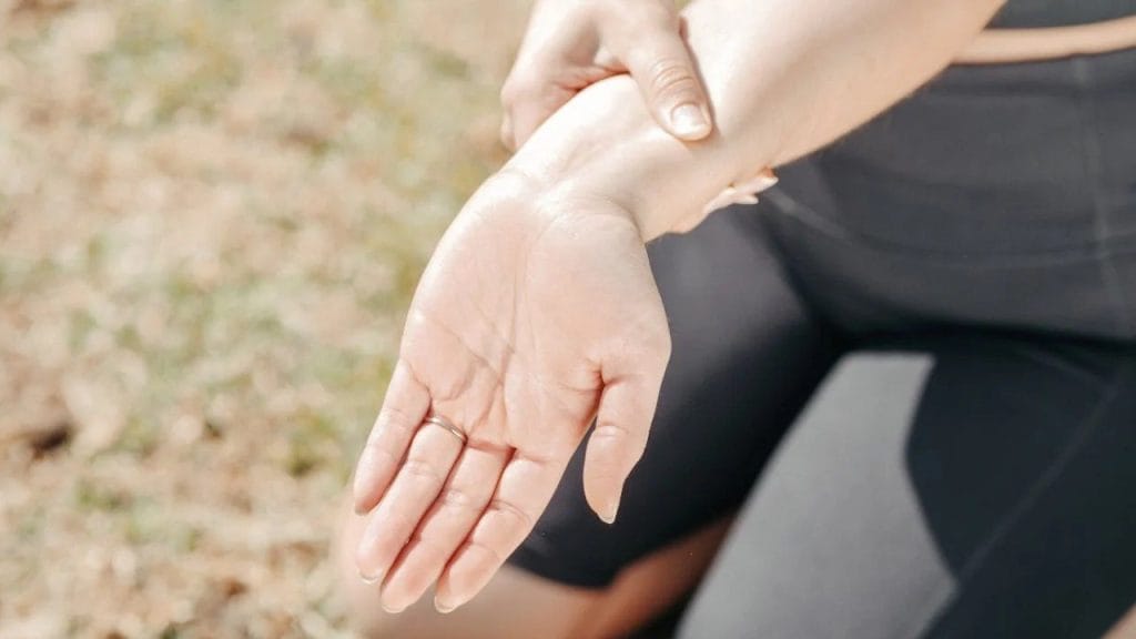 Red Light Therapy for Nerve Pain Management: Here’s How It Works 2 red light therapy for nerve pain Guides
