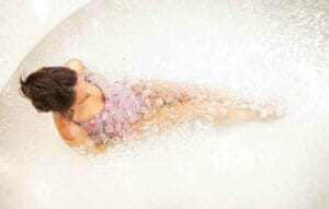 Read more about the article The Ultimate Ice Bath Guide: 50 Frequently Asked Questions Answered